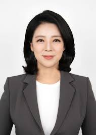 배현진, 그를 둘러싼 갖가지 소문과 진실들을 답하다. ë°°í˜„ì§„ ë‚˜ë¬´ìœ„í‚¤