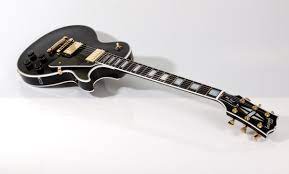 This electric guitar, designed after the. Gibson Les Paul Custom Test Bonedo