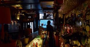 Les Aviateurs Is The Night Bar In Strasbourg All In Lenght With A Monumental Counter This American Bar Is A Must Of Alsati Strasbourg Papillon De Nuit Nuit