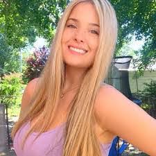 Julie Cannady's Instagram, Twitter & Facebook