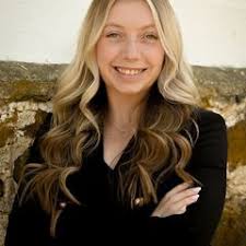 Julia Corsi's Instagram, Twitter & Facebook