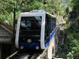 Kereta api bukit bendera atau funikular pada mulanya dibina untuk golongan penjajah british bagi menikmati udara sejuk bukit bendera pulau pinang. Bukit Bendera Berwajah Baharu Buletin Mutiara
