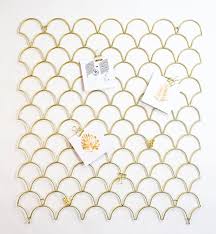 A partir d'un dessous de plat en liège créez facilement une décoration murale en liège pour accrocher toutes vos photos ! Pele Mele Metal Dore Alveole 45x50cm Pas Cher Achat En Ligne Zodio