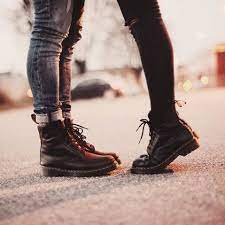 Martens pour femme disponibles sur vestiaire collective ainsi qu'un grand choix d'articles mode à prix d'occasion. Epingle Sur Dr Martens Inspi