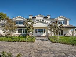 Apr 24, 2020 · kylie jenner has just expanded her empire. Kylie Jenner Is Flipping The Home She Bought In August For 5 4 Million Architectural Digest