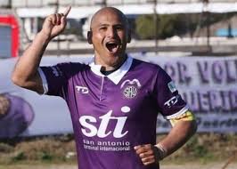 Chúpete, bueno, adn tiene un un amigo ahí en la detrás del cristal como usted, por supuesto, que siempre están hablando los los comunicadores, los periodistas, todo, haciendo, y chupete le tira una frase rebelde. Chupete Suazo 2019 Humberto Chupete Suazo Vuelve A Primera Firmo Con La Serena