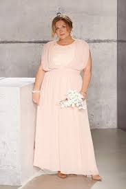 70 schicke abendkleider fur ubergewichtige frauen modestile und tipps zur auswahl eines outfits confetissimo frauenblog. Abendkleider In Grossen Grossen Styling Tipps Outfit Ideen Abendkleid Kleider Langes Abendkleid