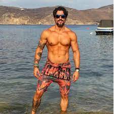 O apresentador marcos mion abre seu coração e fala sobre sua relação com seus três filhos durante muito tempo, marcos mion escondeu o diagnóstico do seu filho romeo. Marcos Mion Swimsuits Swimwear Fashion