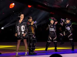 Katy perry performs during the pepsi super bowl xlix halftime show at university of phoenix stadium on february 1, 2015 in glendale, arizona. Watch Missy Elliott S Performance In Katy Perry S Super Bowl Halftime Show Vogue