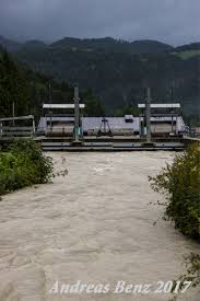 Infos zum fahrplan am königssee nach st. Wasserkraftwerk Bei Hochwasser Berchtesgadener Ache Bayern Hochwasser Landschaft Chiemgau