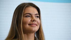 Также на ее счету девять побед на чемпионатах мира. Intervyu Viner Usmanova Kabaeva Mogla By Smenit Menya Vo Glave Vfhg No U Nee Svoi Dela