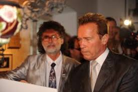 Elise (angelina jolie) sits next to an american tourist, frank (johnny depp), on a train going to venice. Ralf Moeller Fernweh Park