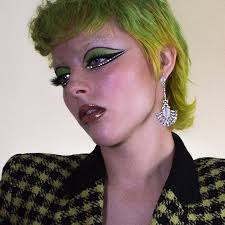 Are small hand tools allowed in a checked bag?