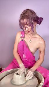 Potteryprincess aka haven.tunin reveals sexy outfit in OnlyFans video - what do we think?