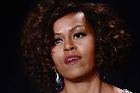 Michelle Obama S Natural Hair Causes A Frenzy On Twitter Natural Hair Styles Michelle Obama Celebrity Updos