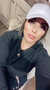 Misti Lopez's Instagram, Twitter & Facebook