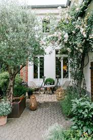 42 Beautiful Backyard You Ll Love For Spring And Summer Decoarchi Com Jardin Maison Jardin De Maison De Ville Amenagement Jardin