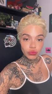 Melissa Thaxton's Instagram, Twitter & Facebook