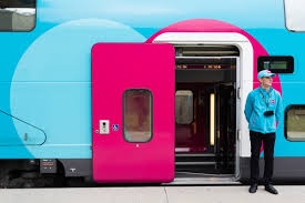 Ce train low cost ne veut rien sacrifié pour la cgt, la sncf rompt ainsi avec sa mission de service public. Ouigo L Accessibilite A Bord Des Trains Rose Et Bleu Accessibilite Sncf