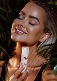 Born on december 18th, 1994, sophie elise was raised in harstad, in the northern part of norway. Coverbrands Endelig Er Den Her Glod Sophie Elise Facebook