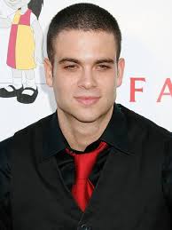 Video shows 'Glee' actress Naya Rivera and son boarding the rental boat she  vanished from.