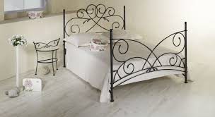 Durch sein modernes und schlichtes design ist er ein toller. Doppelbett Romantisch Z B In Braun Aus Metall Amarete