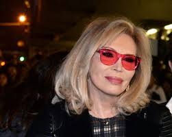 Amanda Lear, da modella al dubbio sul suo sesso: l'8 gennaio, con Red  Ronnie, Enrico Ruggeri racconta la sua storia a Il Falco e il Gabiano