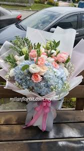 绣球花 玫瑰 洋桔梗 满天星 花束 handbouquet 生日 派对 送礼最佳选择 简约 时尚 漂亮 诚意满满 米兰设计 鲜花 纯净 干净 freshflower 典雅 flower arrangements flower bouqet dream garden wedding