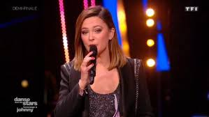 Danse avec les stars 8 le 2 décembre 2017 (épisode 7). The Embroidered Jacket Strings To The Hand Of Sandrine Quetier In Dals Danse Avec Les Stars 09 12 2017 Spotern