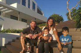 Messi a acheté une maison dans la capitale. Psg Messi Visite De Sa Maison A 8m Ou Il Joue La Montre Sur Son Avenir