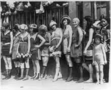 Der von john maynard keynes entwickelte schönheitswettbewerb, auch unter dem englischen begriff beauty contest bekannt, ist ein ökonomisches experiment . Beauty Pageant Wikipedia