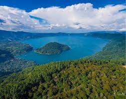 It is bordered on the southwest by the pacific ocean, and lies between guatemala and honduras. Dentons San Salvador