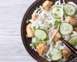 Recette De Poelee De Nouilles Minceur Au Saumon Et Au Concombre Nouilles Recette Cuisson Des Aliments