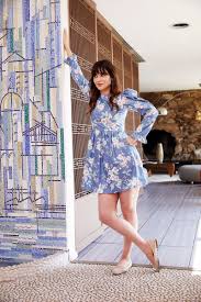 Zooey claire deschanel (/ ˈ z oʊ i ˌ d eɪ ʃ ə ˈ n ɛ l /; Zooey Deschanel On Twitter Funny Seeing You Around These Parts Me To Myself Everyday In My House