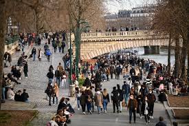 Aujourd'hui, face aux révélations d'infidélité renouvelée de l'ancien chef d'etat envers celle qui l'avait. Ce Week End A Paris On Profite Du Beau Temps Et On Tente D Oublier Le Covid Avant Le Couvre Feu Actu Paris