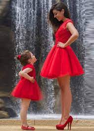 Oggi, l'abito da adulta è disponibile anche in versione baby, con modelli di vestiti, scarpe e accessori si trovano in taglia 42 come in quella per kids. Ø¥Ù„Ø® ØªØ¹Ø±ÙŠÙ Ø¬Ø²Ø± ÙØ§Ø±ÙˆØ³ Abiti Mamma Figlia Eleganti Webflare Org