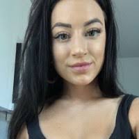 Victoria Halcrow's Instagram, Twitter & Facebook