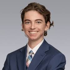 Ι'm excited to share that after 4 incredible years in retail investment  sales, I'm starting a new chapter in retail development with Pursuit  Development! I couldn't be more grateful to the team