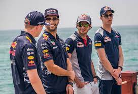 Compare formula 1 drivers daniil kvyat, daniel ricciardo, carlos sainz, max verstappen in season(s) 2016. Who Replaces Ricciardo At Red Bull