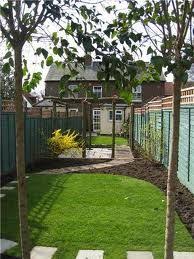 Nice Organic Shapes And Curves In Along Thin Garden Good Balance Between Lawn Beds And Patio Area Garden Design Layout Garden Layout Small Gardens