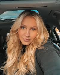 Megan Lilly's Instagram, Twitter & Facebook