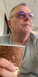 I am a Brit living in Finland, 65 degrees north in Oulu, to be precise. It  was a lovely sunny day today and I looked out the front of my apartment  window,