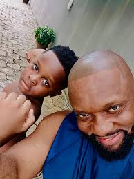 Papa and pikin @davidkingdavid_