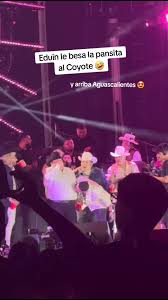 Eduin Caz y el beso al Coyote en Aguascalientes