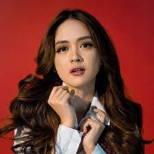 Sheila Rosas's Instagram, Twitter & Facebook