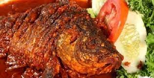 Bunda harus mempersiapkan antara lain: Resep Dan Cara Membuat Ikan Mas Goreng Bumbu Pedas Gurih Yang Enak Dan Spesial Selerasa Com