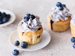 Blaubeer Cupcakes Mit Frischkase Topping Rezept Cupcakes Backen Backrezepte Frischkase Topping