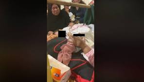 Ya allah, ampunilah dan rahmatilah, bebaskanlah dan lepaskanlah dia. Viral Video Bayi Malang Terus Menangis Dan Peluk Ibunya Yang Sudah Meninggal