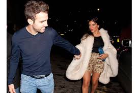 Lebt cesc fàbregas alleine, hat er eine freundin / frau? Pin On Celebrities