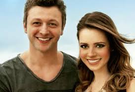 Sandy vai ser mamãe! A cantora anunciou que espera o primeiro filho com  Lucas Lima